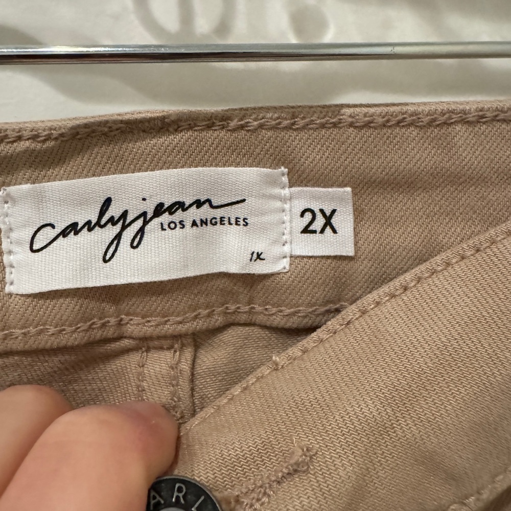 NWT Carly Jean Los Angeles CJLA Revy Tan Shorts - Picture 4 of 4